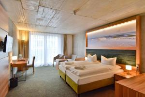 Postel nebo postele na pokoji v ubytování Hotel am Fischerstrand