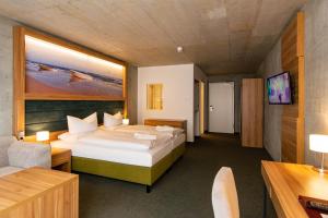 Postel nebo postele na pokoji v ubytování Hotel am Fischerstrand
