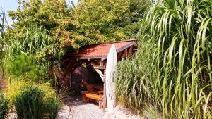 Ein Garten an der Unterkunft Strandfeeling
