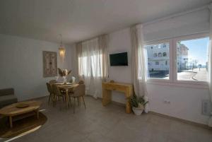 Telewizja i/lub zestaw kina domowego w obiekcie Casa Marinero beach 1