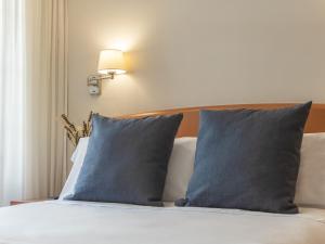 Hostal ALBA Lugo客房内的一张或多张床位