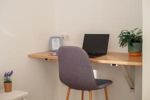 a desk with a chair and a laptop computer at Casita - Comme une petite maison - Parking gratuit in Valence