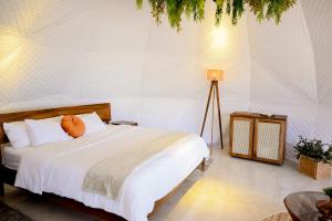 Postel nebo postele na pokoji v ubytování Alma Glamping + 29 fotografií