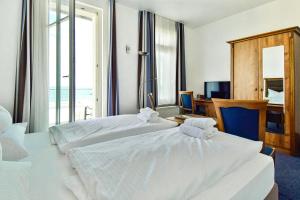 Postel nebo postele na pokoji v ubytování Hotel am Fischerstrand
