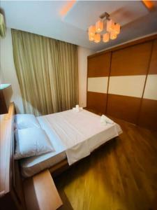 a bedroom with a large bed in a room at 3 otaqli menzil in Baku