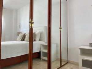A bed or beds in a room at Malagadevacaciones - La Marea