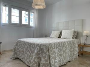 A bed or beds in a room at Malagadevacaciones - La Marea