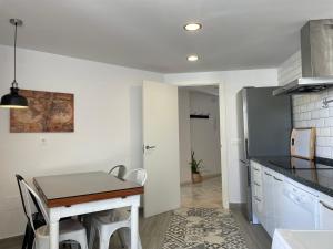A kitchen or kitchenette at Malagadevacaciones - La Marea