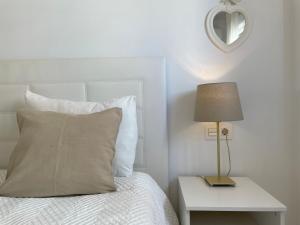 A bed or beds in a room at Malagadevacaciones - La Marea