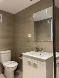 A bathroom at Malagadevacaciones - La Marea