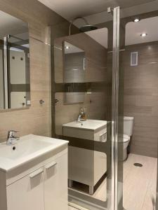A bathroom at Malagadevacaciones - La Marea