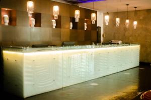 Area lounge atau bar di Decapolis Hotel Panama City
