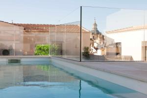 The swimming pool at or close to ISG Apartments Cedaceros 12