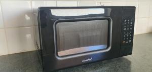 a microwave oven sitting on top of a counter at Coventry Park House in Parkside