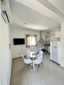 a kitchen and dining room with a table and chairs at COMPLEJO PALERMO SUITES in San Juan