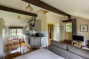 O bucătărie sau chicinetă la Silver Well Cottage +6 fotografii