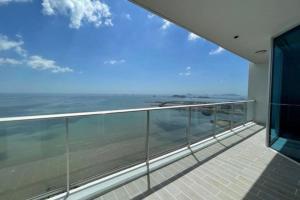 a balcony with a view of the ocean at Apartamento Amoblado en Cinta costera Panama largas estadias in Panama City