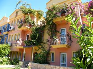 Gallery image of Turk Hotel in Oludeniz