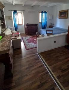 A bed or beds in a room at Casetta papacqua
