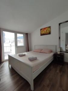 Postel nebo postele na pokoji v ubytování Mystras Apartments