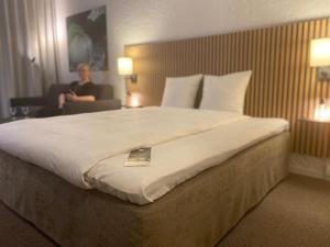 A bed or beds in a room at Hotel Dalgas, BW Signature Collection