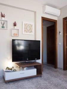 Televízia a/alebo spoločenská miestnosť v ubytovaní Piso Céntrico Plaza San Miguel