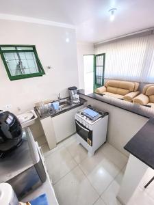 a kitchen with a couch and a sink in a room at Apto com Wi-Fi e churrasqueira em Campo Grande MS in Campo Grande +10 photos