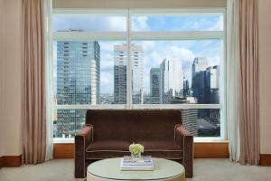 Posezení v ubytování The Ritz-Carlton Jakarta, Pacific Place