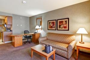 Istumisnurk majutusasutuses Ramada by Wyndham Ponoka