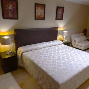 Postel nebo postele na pokoji v ubytování Hotel Sol Sanlúcar