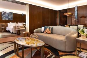 Uma área de estar em Rosewood São Paulo