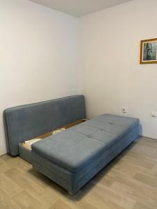 Postel nebo postele na pokoji v ubytování Slunný byt v Jizerských horách 5 postelí