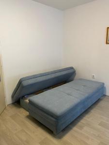 Postel nebo postele na pokoji v ubytování Slunný byt v Jizerských horách 5 postelí