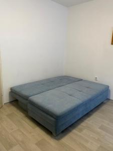 Postel nebo postele na pokoji v ubytování Slunný byt v Jizerských horách 5 postelí
