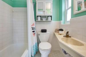 Koupelna v ubytování Five Palms Vacation Rentals- Daily - Weekly - Monthly