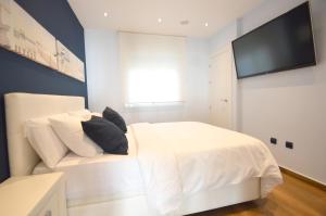A bed or beds in a room at Fuengirola, Primera linea de playa