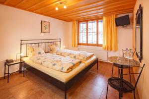 Postel nebo postele na pokoji v ubytování Griesalp Hotels