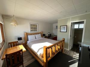 Легло или легла в стая в Pinecrest Motel
