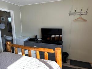 Легло или легла в стая в Pinecrest Motel