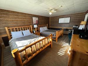Легло или легла в стая в Pinecrest Motel