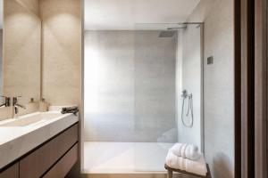 Ένα μπάνιο στο luxury penthouse with panoramic sea view
