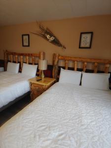 Легло или легла в стая в Pinecrest Motel