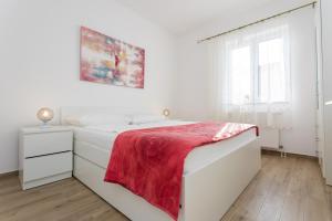 Postel nebo postele na pokoji v ubytování Apartments and Rooms Kod Keti