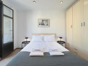 a bedroom with a large bed with two white pillows at Stay U-nique Apartments Calabria in Barcelona