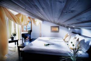 Postel nebo postele na pokoji v ubytování Griesalp Hotels