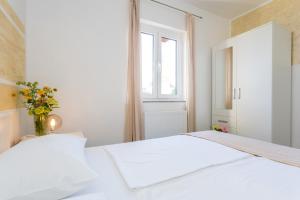 Postel nebo postele na pokoji v ubytování Apartments and Rooms Kod Keti