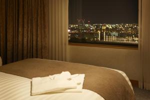 Rúm í herbergi á Hotel Agora Regency Osaka Sakai