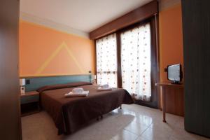 a bedroom with a bed with two towels on it at Hotel St. Antony in Bardolino