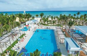 Bazén v ubytování Riu Playacar - All Inclusive nebo v jeho okolí