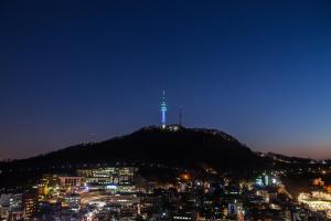 ホテルから撮影された、または一般的な山の景色